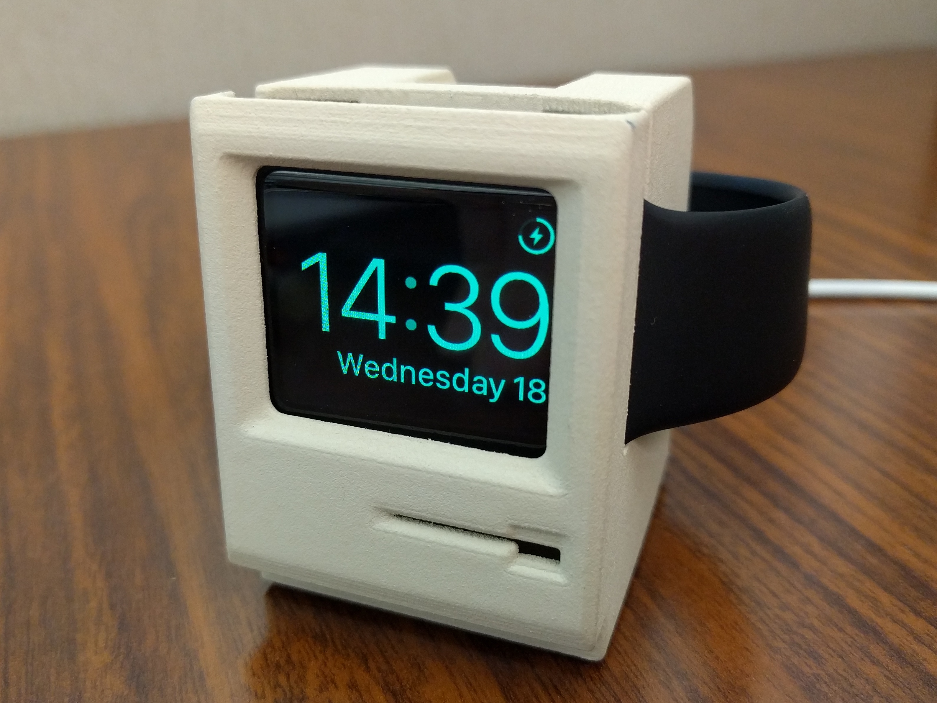 apple-watch-dock-featured-on-thingiverse-retroconnector